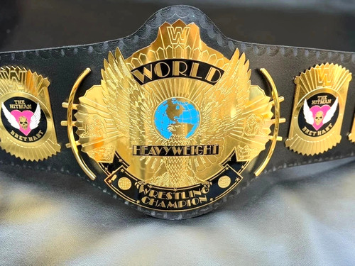 Nuovo titolo wrestling - , winged