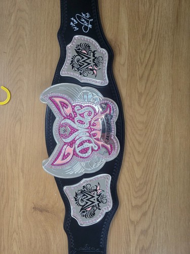 Wwe divas championship - wwe, firmato