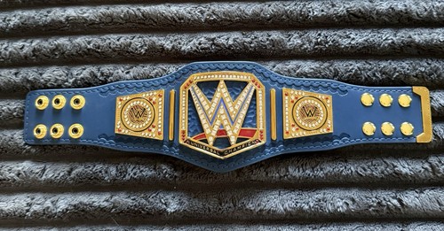 Wwe blue smackdown universal - wwe,