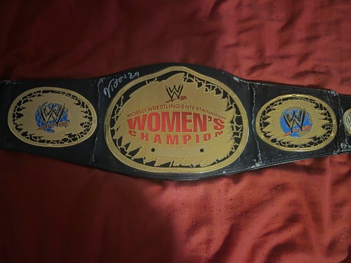 Lita trish victoria mickie - victoria,